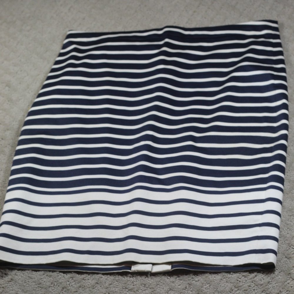 SALE! J. Crew Size 8 "The Pencil Skirt" Navy & Cream Striped Skirt - LIKE NEW